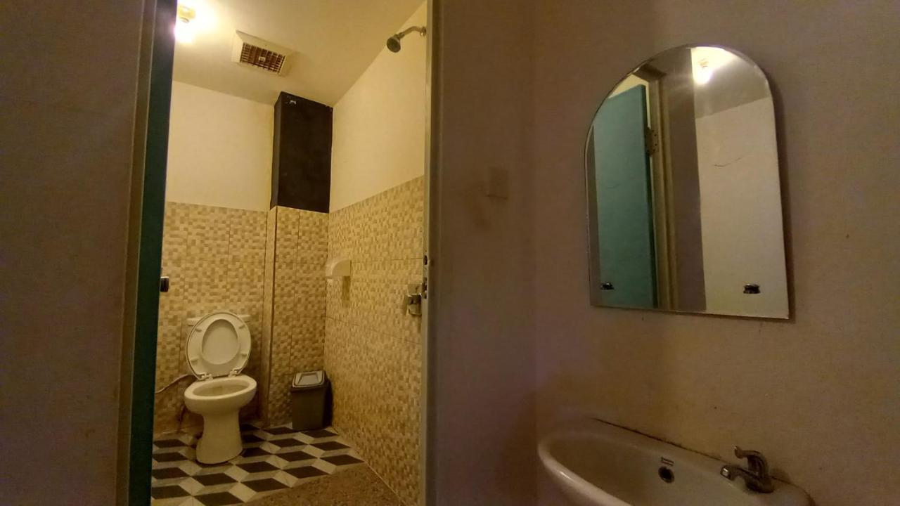 Dc Hotel & Hostel Labuan Bajo Buitenkant foto