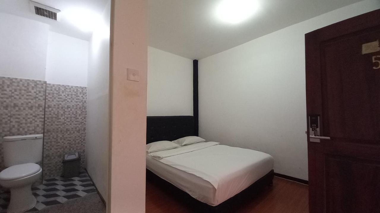 Dc Hotel & Hostel Labuan Bajo Buitenkant foto