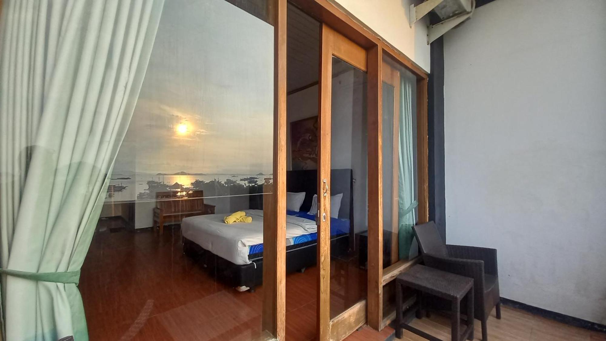 Dc Hotel & Hostel Labuan Bajo Buitenkant foto