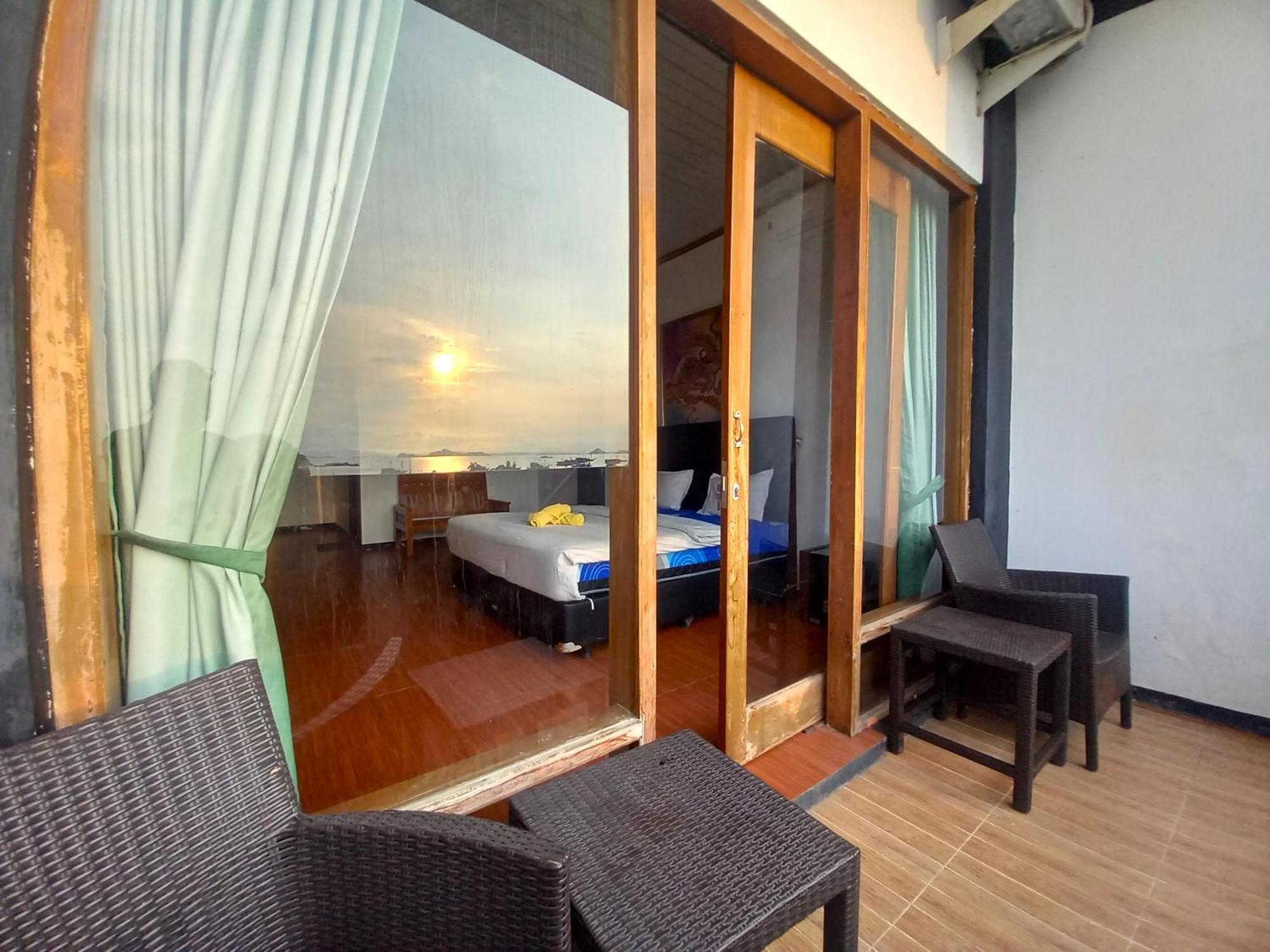 Dc Hotel & Hostel Labuan Bajo Buitenkant foto